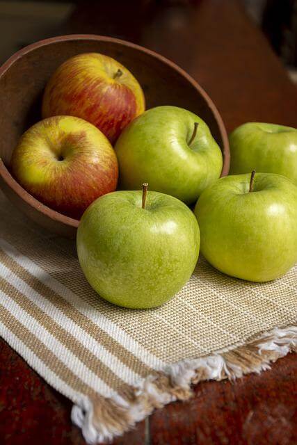 Bilder-SEO Beispiel grüne und rote Äpfel in Obstschale