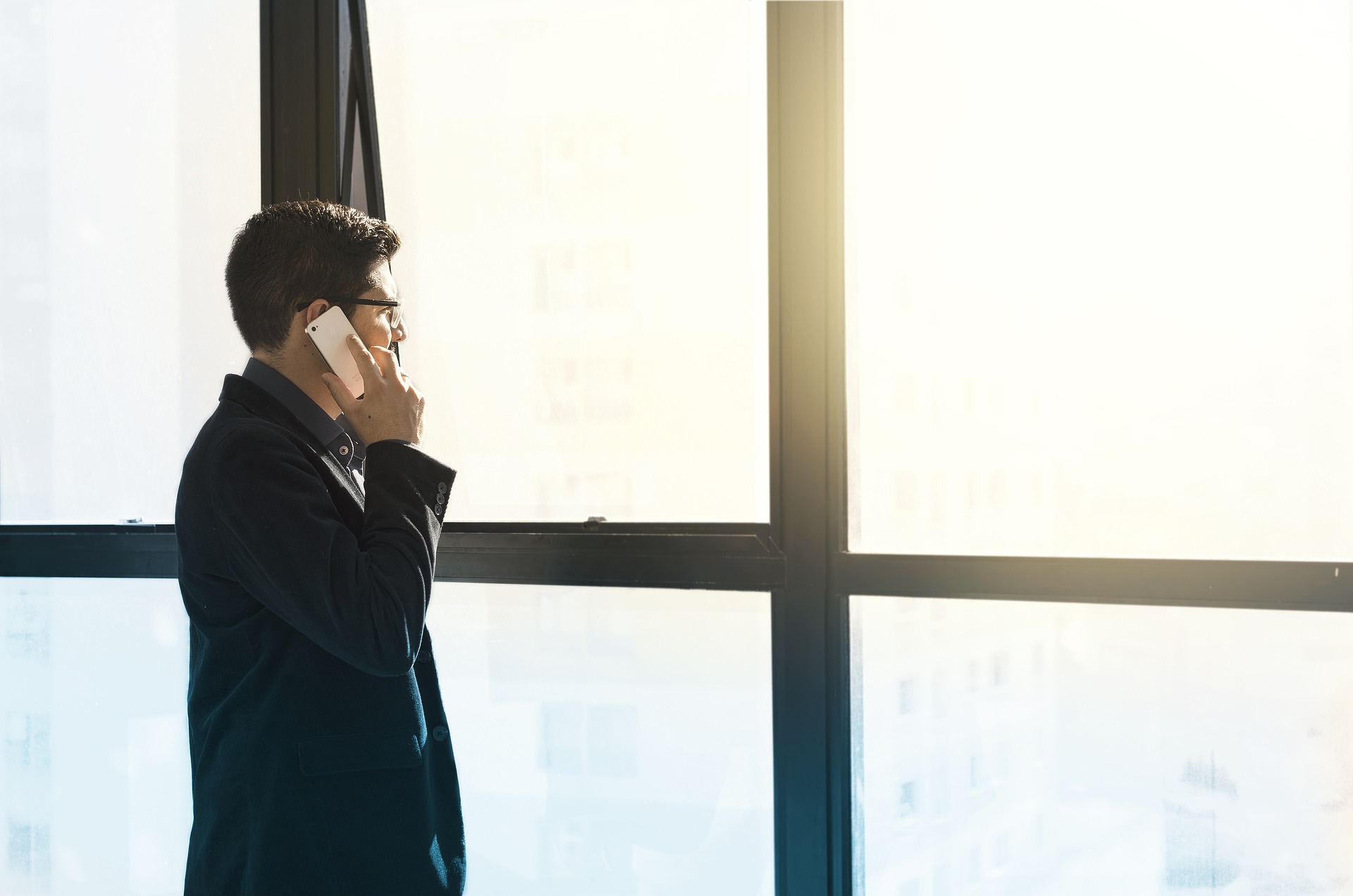 unternehmer-am-telefon Businessmann am Telefon